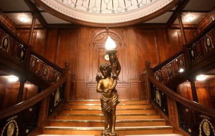 titanic-grand-staircase-scaled-titanic-artifact-exhibition